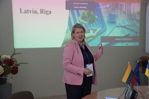 international_week_25_02